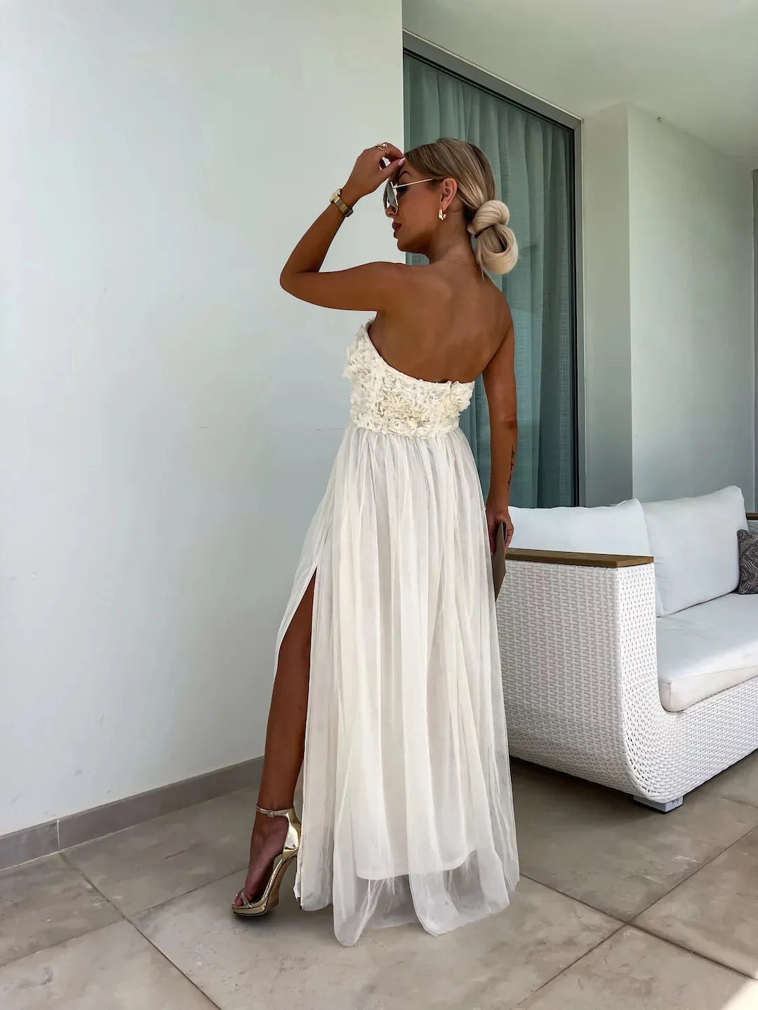 YVONNE | Strapless Maxi Jurk Met 3D Bloemenbuste En Split – Elegant, Romantisch, Vrouwelijk