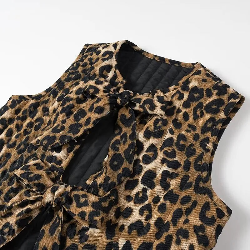 LINA | Dames Gilet met Luipaardprint en Striksluiting – Trendy, Speels, Comfortabel
