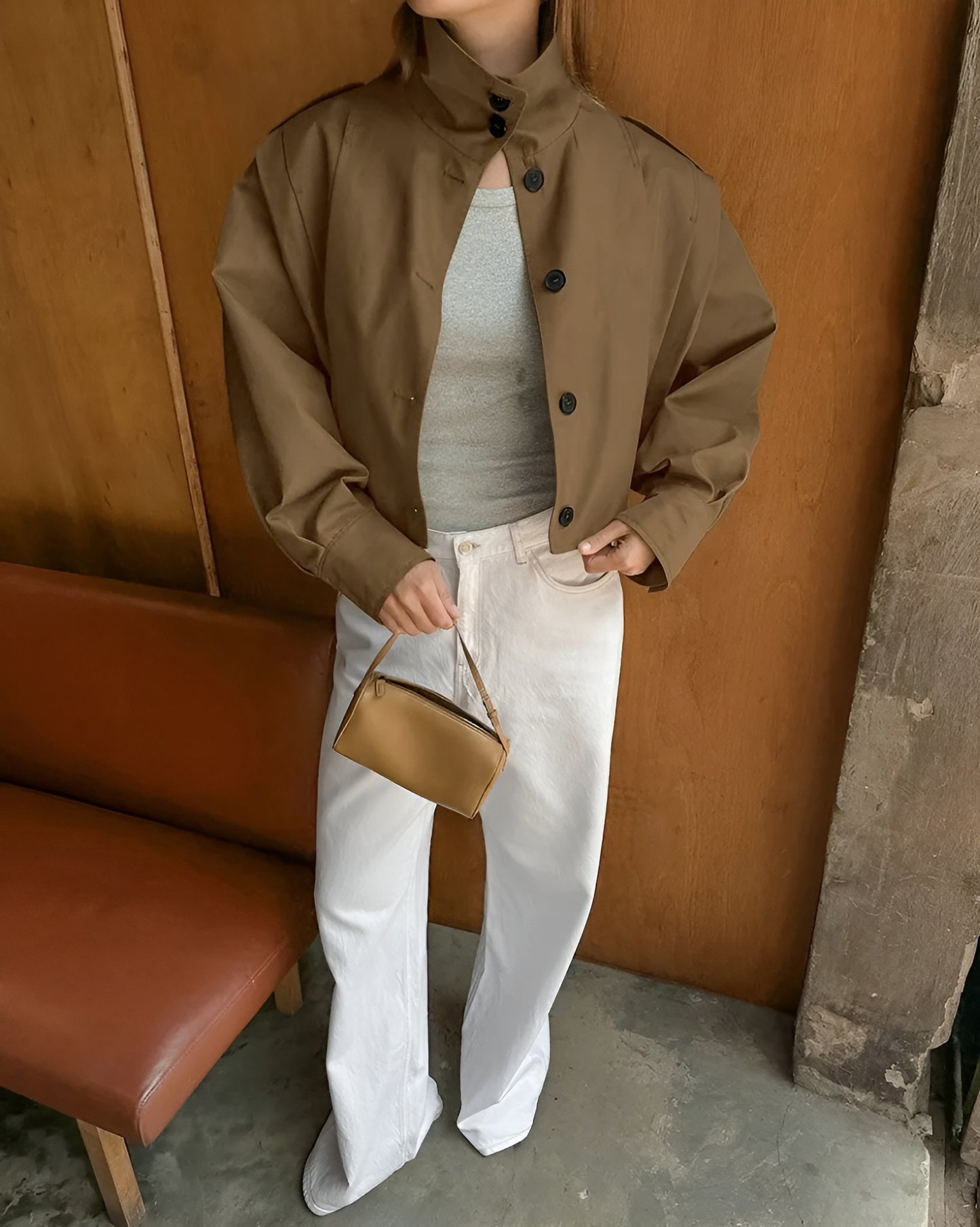 LIORA | Tussenjas Dames met Hoge Kraag en Knoopsluiting – Minimalistisch, Comfortabel & Onmisbaar voor de Herfst