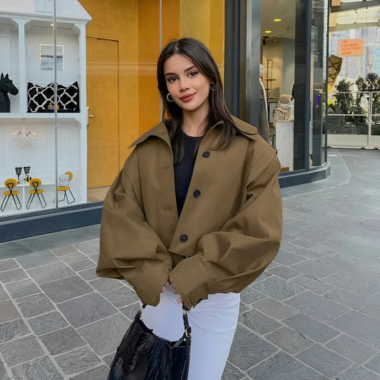 LIORA | Tussenjas Dames met Hoge Kraag en Knoopsluiting – Minimalistisch, Comfortabel & Onmisbaar voor de Herfst