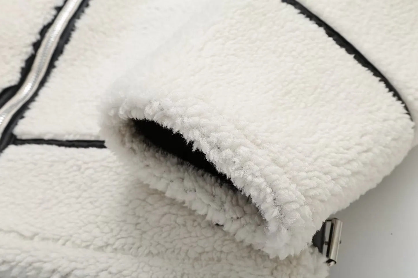 ELIN | Wollen Teddy Jas Voor Dames Met Leren Details – Warm, Stoer & Ideaal Voor Koude Dagen