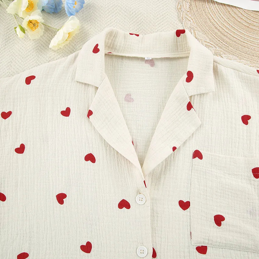 Dames witte pyjama set – rode hartprint | Speels, zacht & onweerstaanbaar charmant