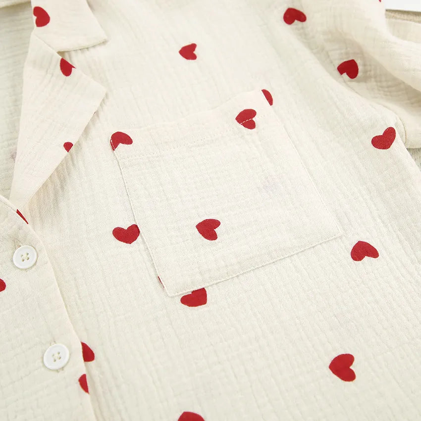 Dames witte pyjama set – rode hartprint | Speels, zacht & onweerstaanbaar charmant