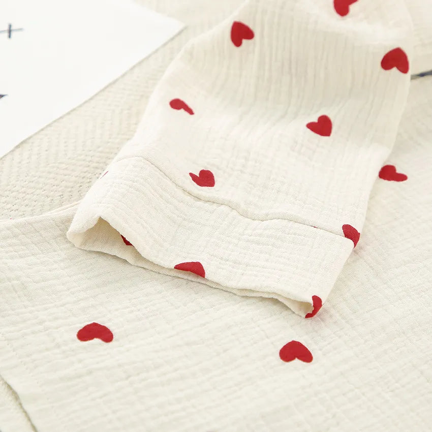 Dames witte pyjama set – rode hartprint | Speels, zacht & onweerstaanbaar charmant