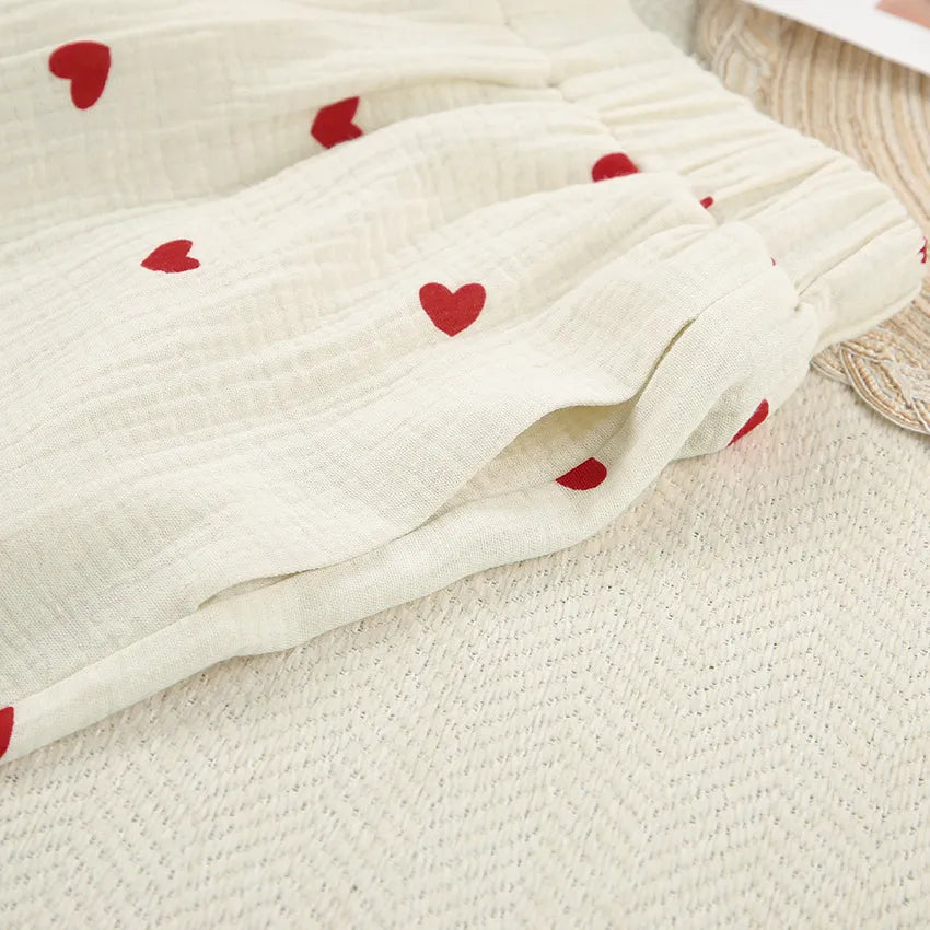 Dames witte pyjama set – rode hartprint | Speels, zacht & onweerstaanbaar charmant