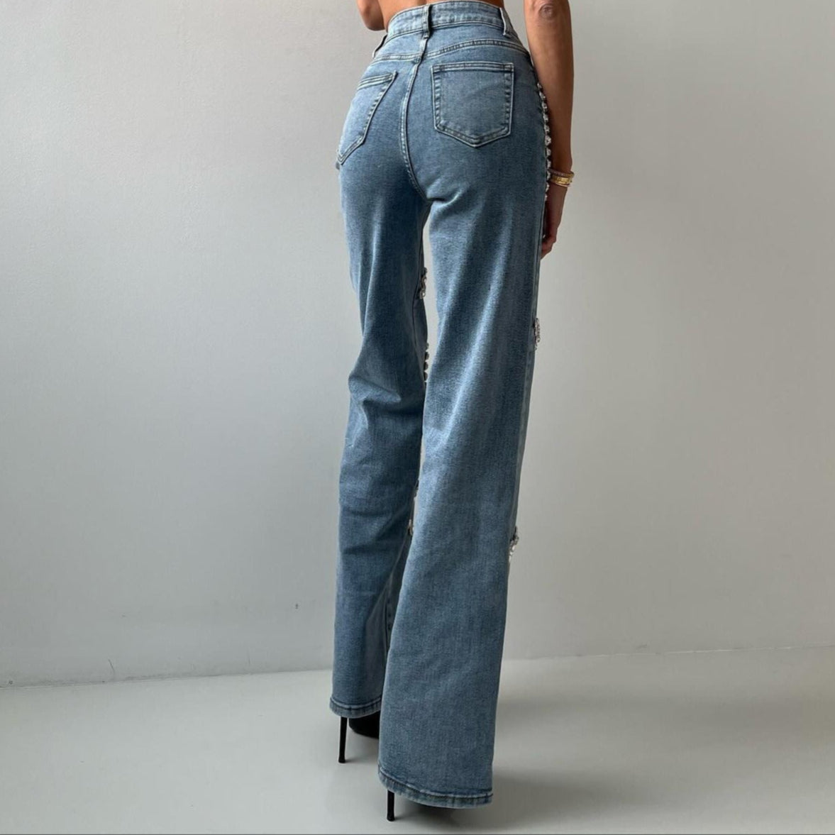 ELOÍSA | Damesjeans Met Steentjes En Rechte Pijp – Flatterend, Uniek & Comfortabel!