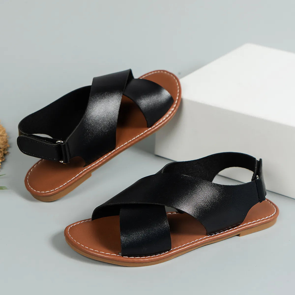JYNTEL | Leren Dames Sandalen Voor de Zomer Met Kruis Design - Luchtig & Comfortabel