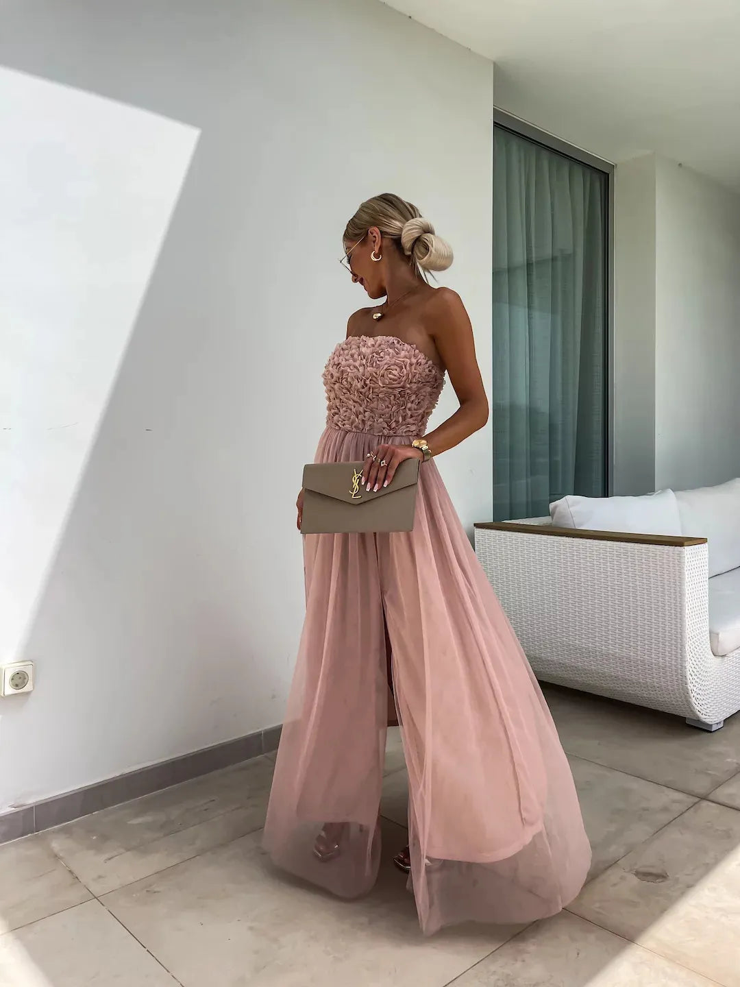 YVONNE | Strapless Maxi Jurk Met 3D Bloemenbuste En Split – Elegant, Romantisch, Vrouwelijk