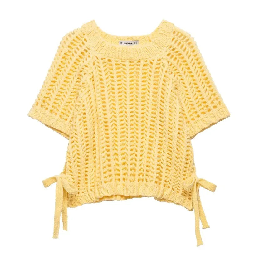 NOÉMI | Gebreide Cropped Dames Top met Strikdetails – Luchtig, Trendy & Zomers