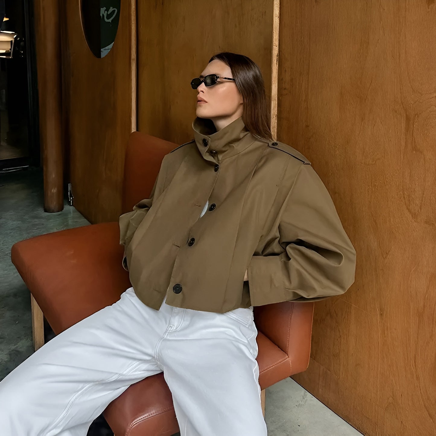 LIORA | Tussenjas Dames met Hoge Kraag en Knoopsluiting – Minimalistisch, Comfortabel & Onmisbaar voor de Herfst