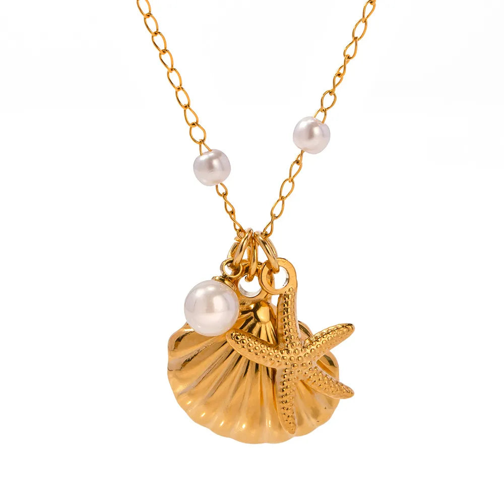 INGEVA | Goudkleurige Bedelketting Met Schelp En Parel – Natuurlijke Elegantie, Luxe, Tijdloos
