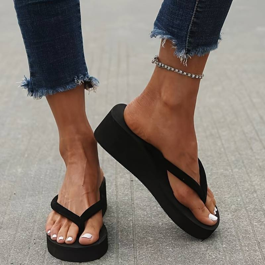 RILOU | Stevige Zwarte Dames Slippers Met Verhoogde Zool – Comfort en Stijl in één