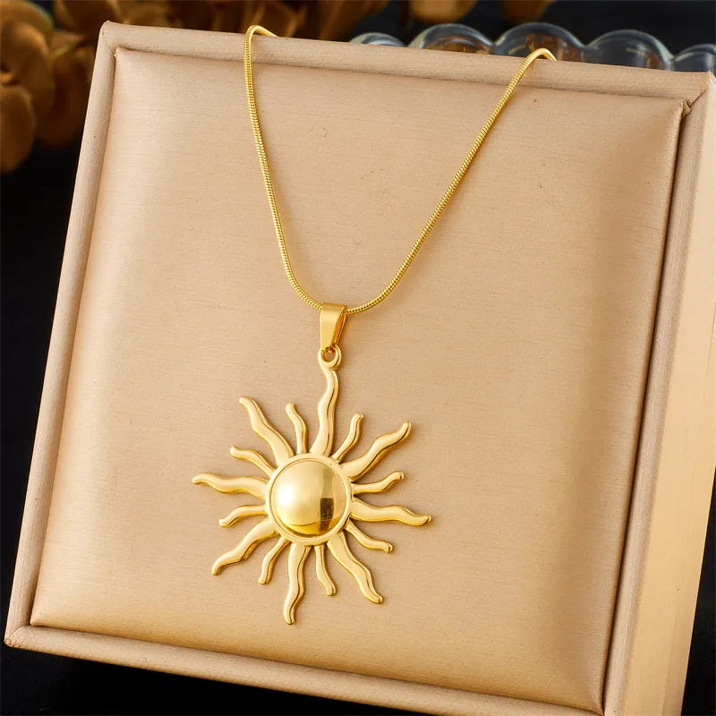 SOLANA | Goudkleurige Ketting met Zonvormige Hanger Voor Dames - Stijlvol & Elegant