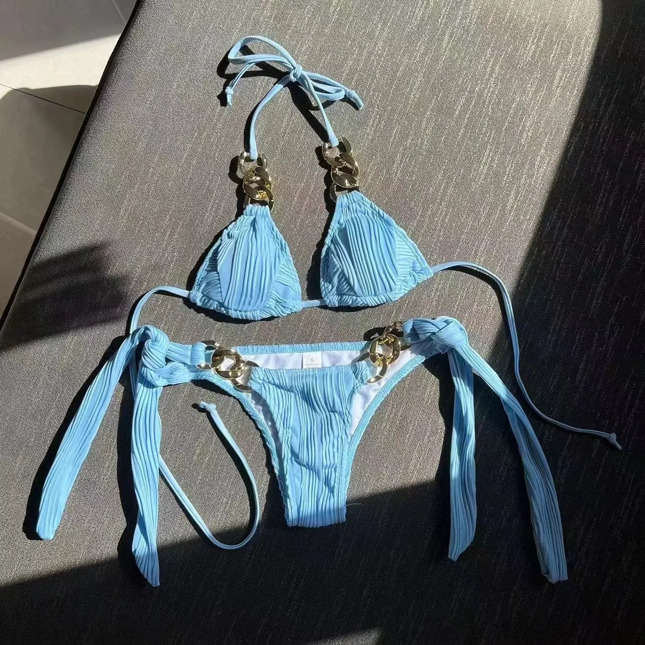 VIRELLE | Elegante Bikini Met Gouden Ketting Details - Stijlvol, Zomers & Verleidelijk