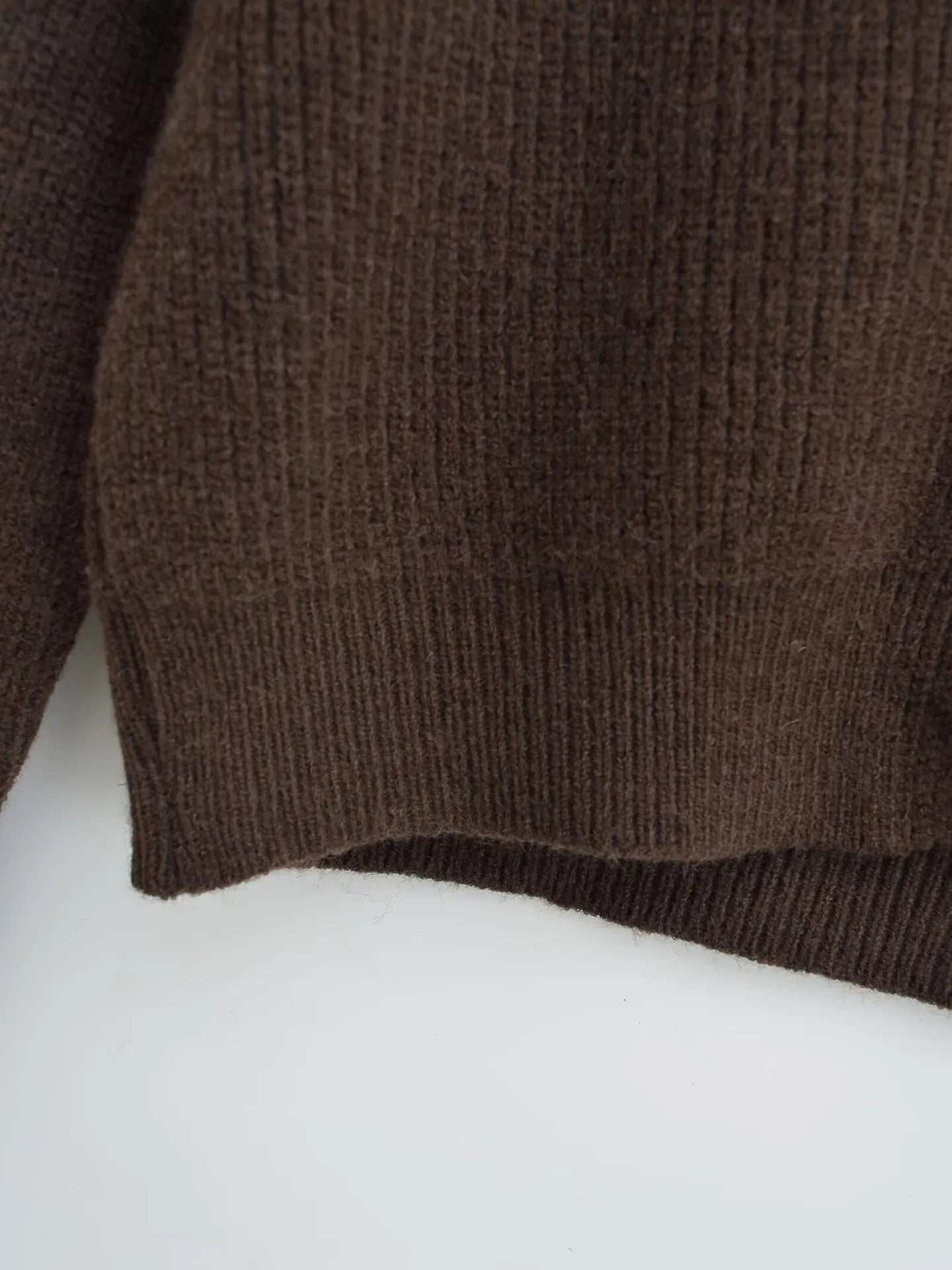 LIVIA | Gebreid Damesvest Met Kraag En Metalen Knoopjes – Elegant, Warm & Veelzijdig