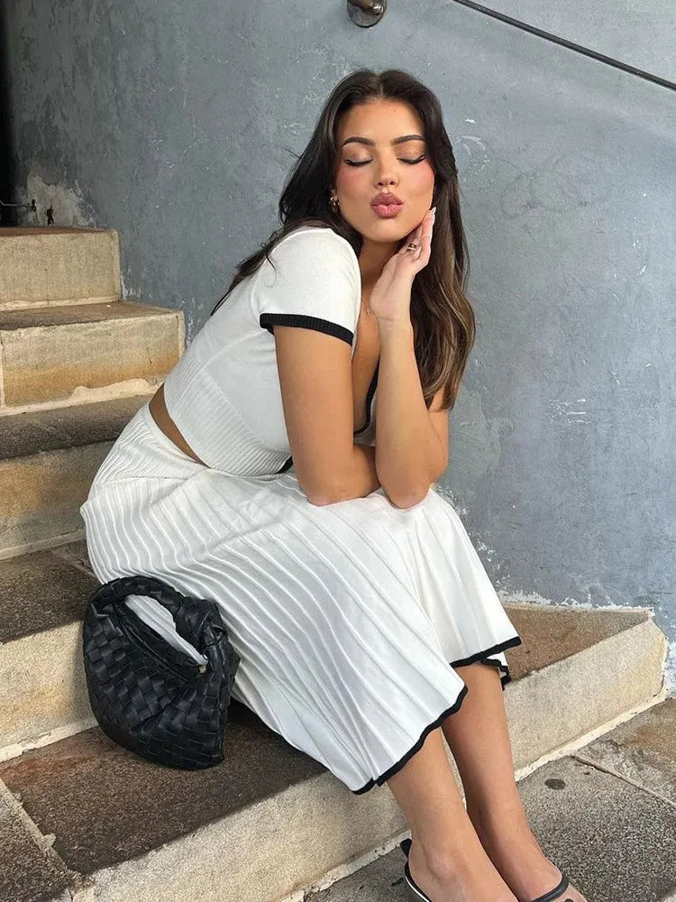 LORENA | Twee-Delige Dames Rokset Met V-Hals Crop Top En Geplooide Rok – Elegant, Vrouwelijk, Zomers