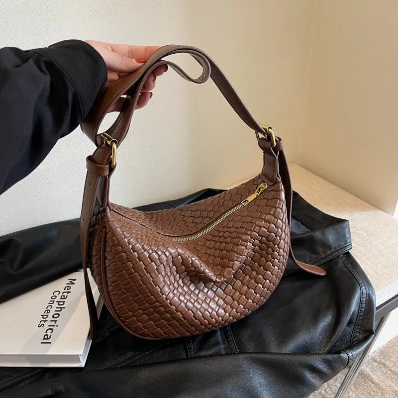 KRISTIEN | Halve Maan Vormige Tas Voor Dames Met Gevlochten Patroon - Stijlvol & Elegant