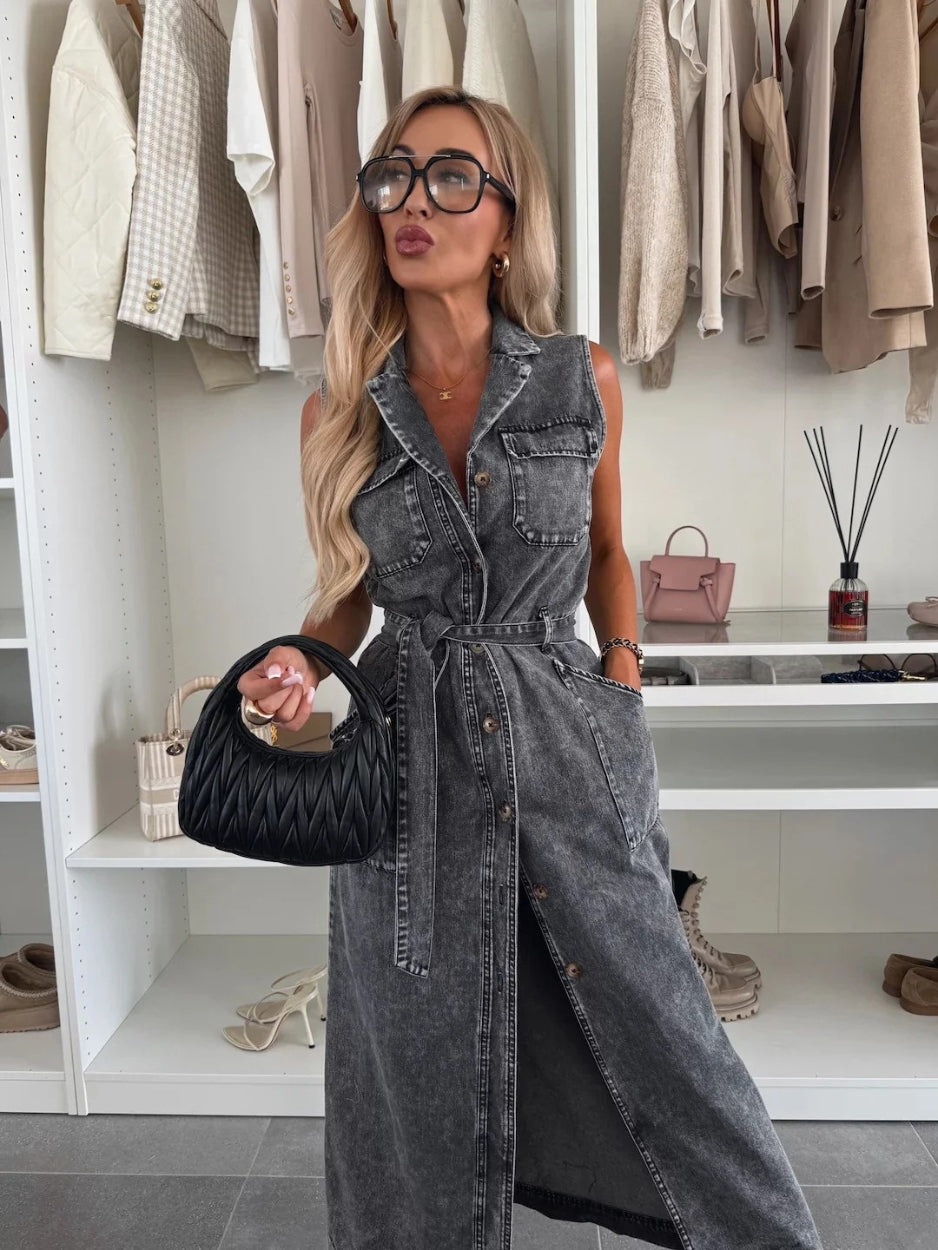 MAYA | Dames Denim Midi Jurk Zonder Mouwen – Stoer, Vrouwelijk & Perfect Voor Elke Dag
