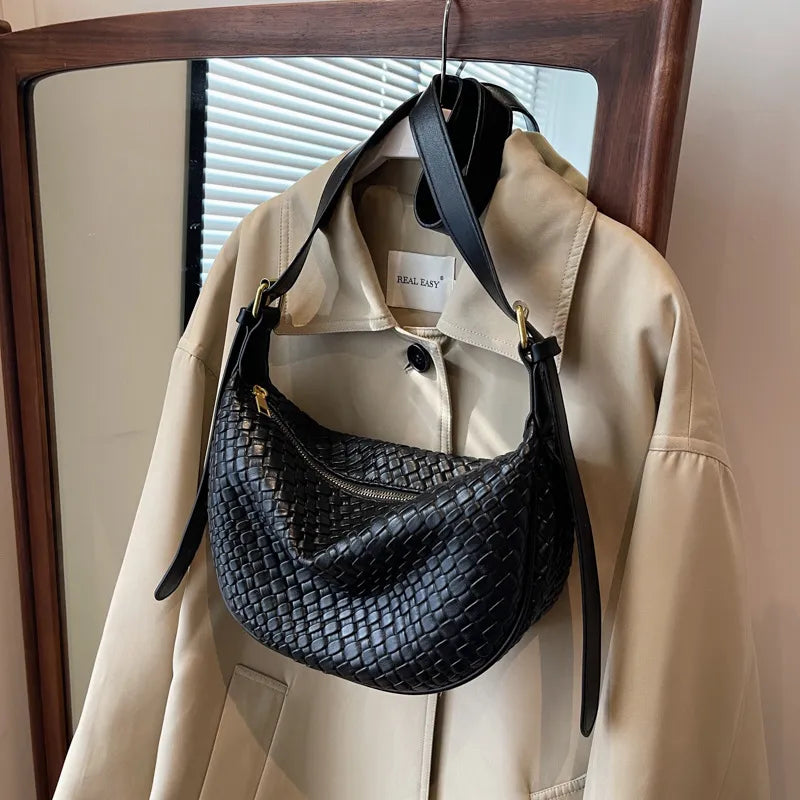 KRISTIEN | Halve Maan Vormige Tas Voor Dames Met Gevlochten Patroon - Stijlvol & Elegant