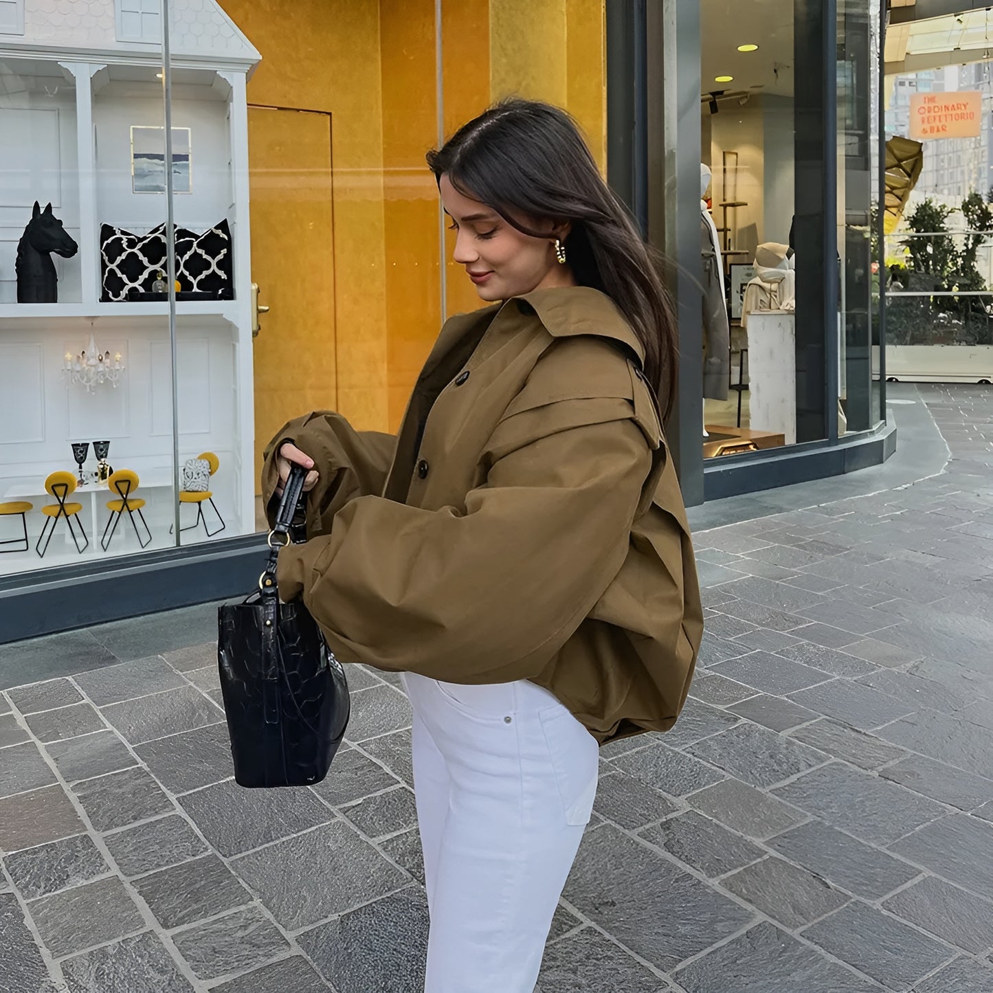 LIORA | Tussenjas Dames met Hoge Kraag en Knoopsluiting – Minimalistisch, Comfortabel & Onmisbaar voor de Herfst