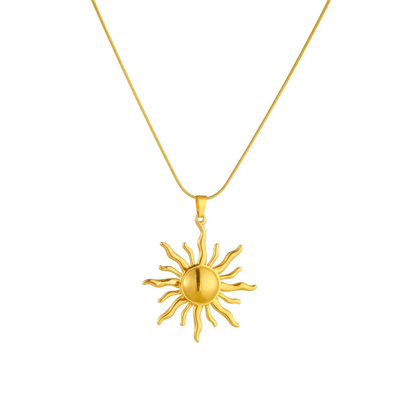 SOLANA | Goudkleurige Ketting met Zonvormige Hanger Voor Dames - Stijlvol & Elegant