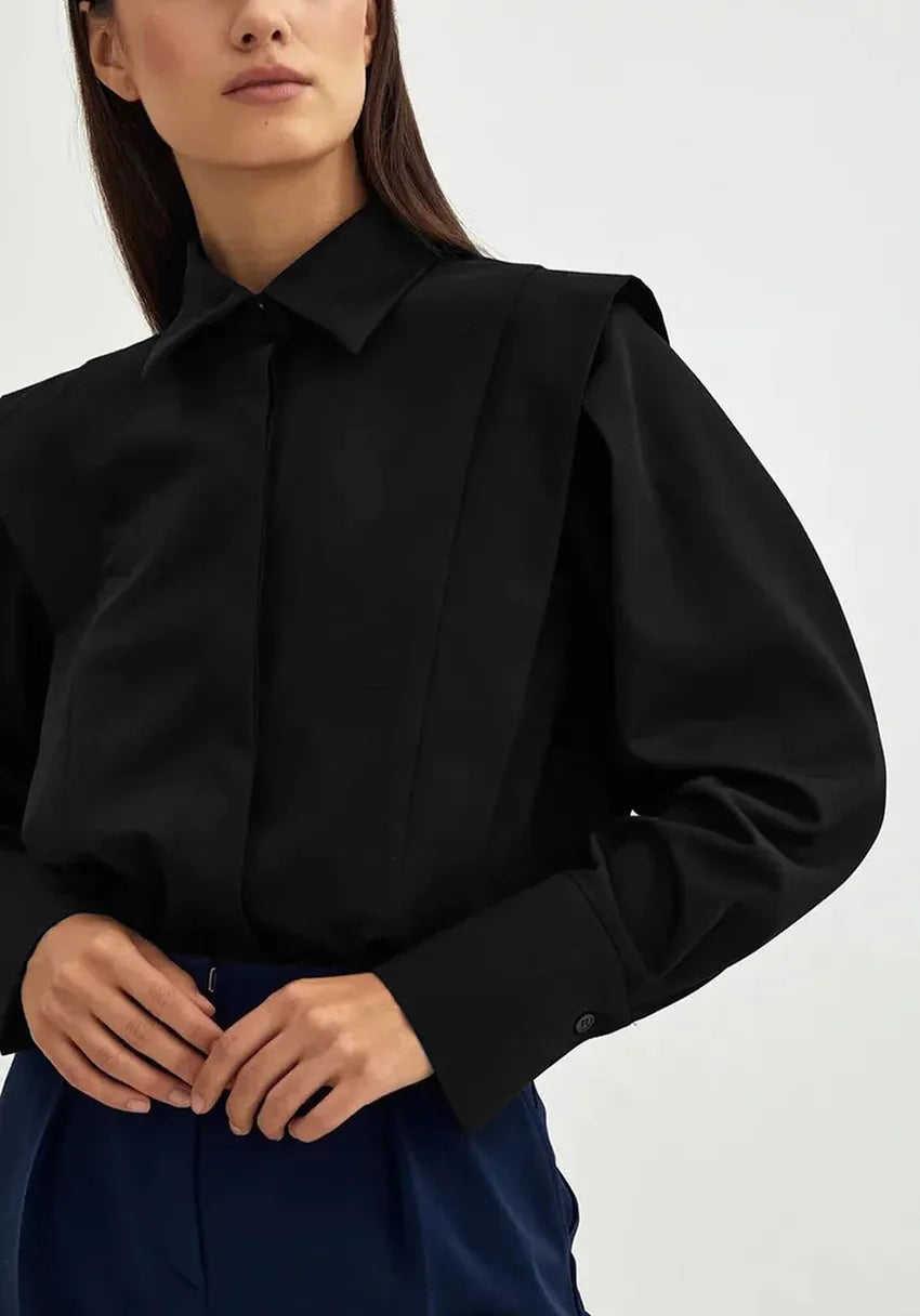 ESMÉE | Dames Blouse Met V Pasvorm & Schouderaccenten – Chic, Krachtig & Veelzijdig Voor Elke Gelegenheid