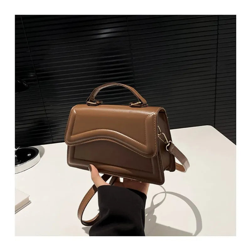 MELISSA | Luxe Strakke Leren Tas Voor Dames Met Subtiele Details & Vorm