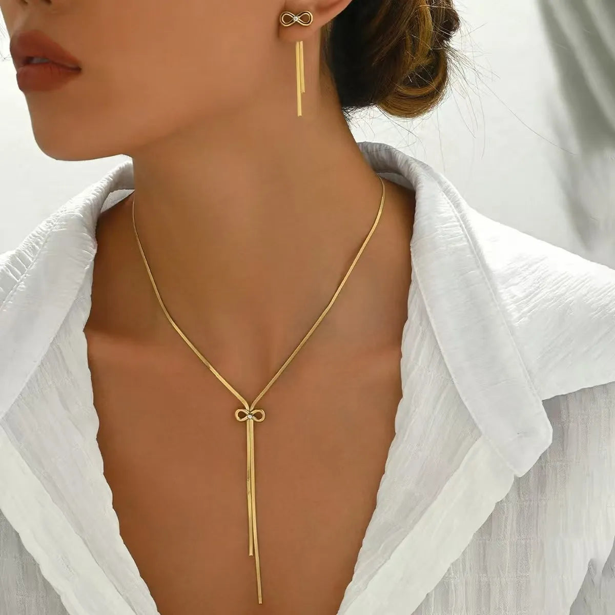 FAYLINN | Goudkleurige Dames Ketting En Oorbellen Set Met Strik Design– Tijdloos, Elegant & Vrouwelijk