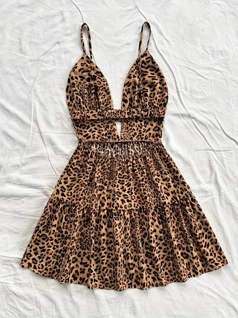 ENARA | Kort Damesjurkje Met Dierenprint & Geplooide Bandjes – Luchtig, Vrouwelijk & Perfect Voor Zomerse Outfits