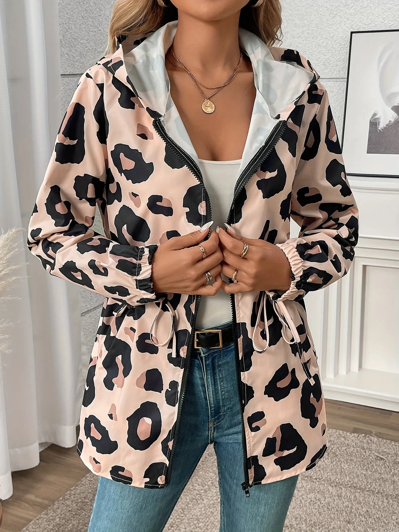 PILAR | Dames Regenjas Met Luipaardprint – Lichtgewicht, Trendy & Ideaal Voor Herfstweer