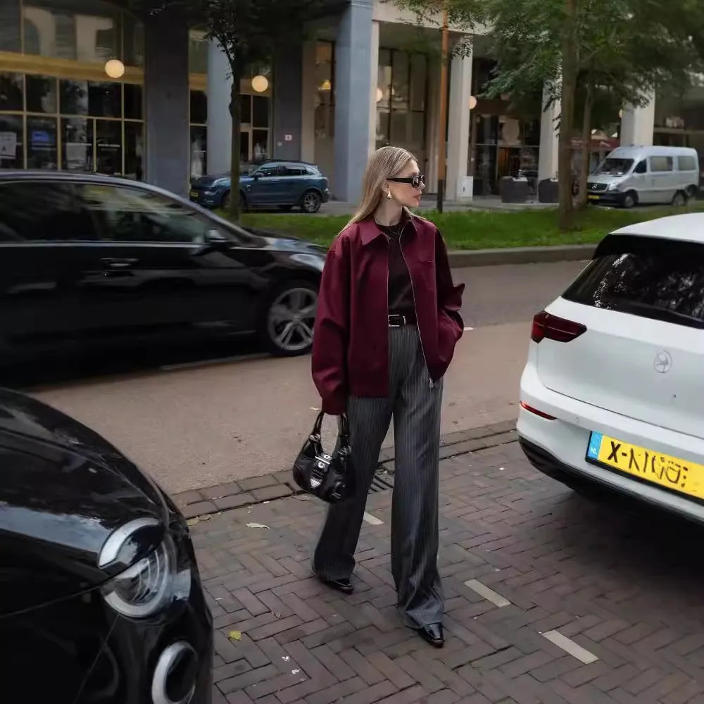 MIRELLA | Bordeaux Rode Damesjas Met Rits – Stijlvol, Modern & Perfect als Tussenjas
