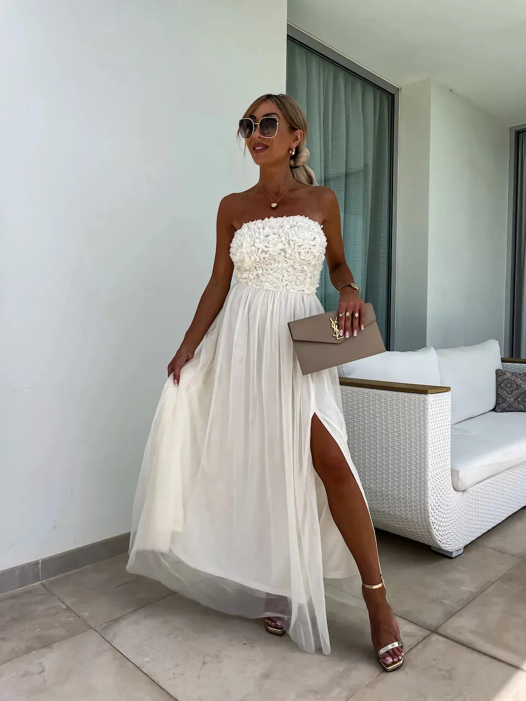 YVONNE | Strapless Maxi Jurk Met 3D Bloemenbuste En Split – Elegant, Romantisch, Vrouwelijk