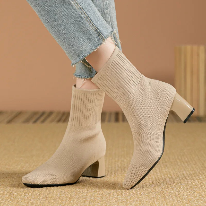 SILKE | Zwarte Enkellaarsjes Voor Dames Met Hak En Comfort+ Zool – Elegant & Ondersteunend