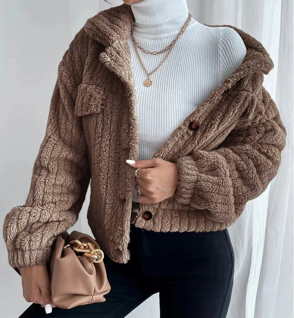 MAEVA | Korte Dames Teddyjas Met Borstzakken – Warm, Modieus & Perfect Voor Winterse Looks