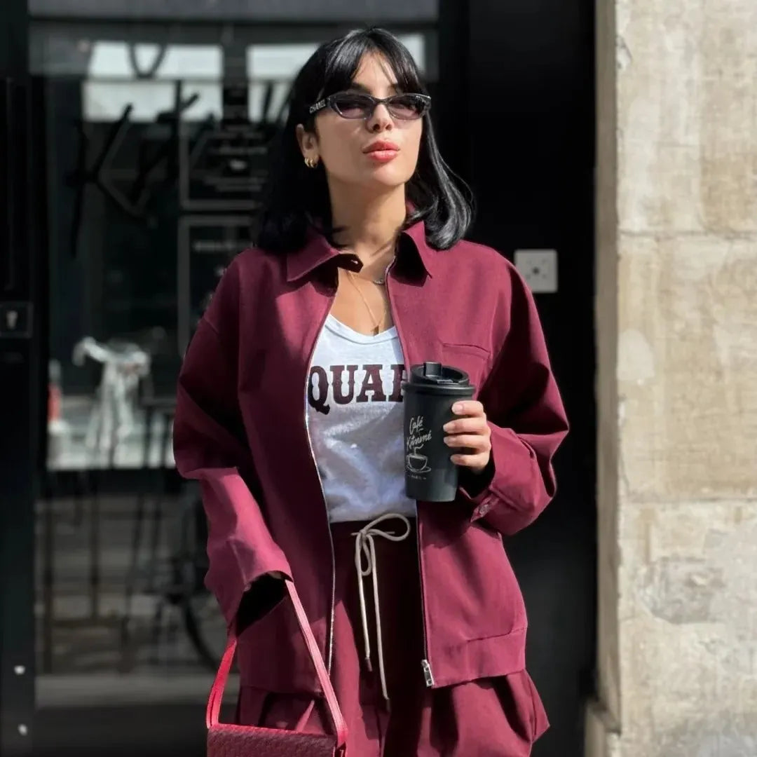 MIRELLA | Bordeaux Rode Damesjas Met Rits – Stijlvol, Modern & Perfect als Tussenjas