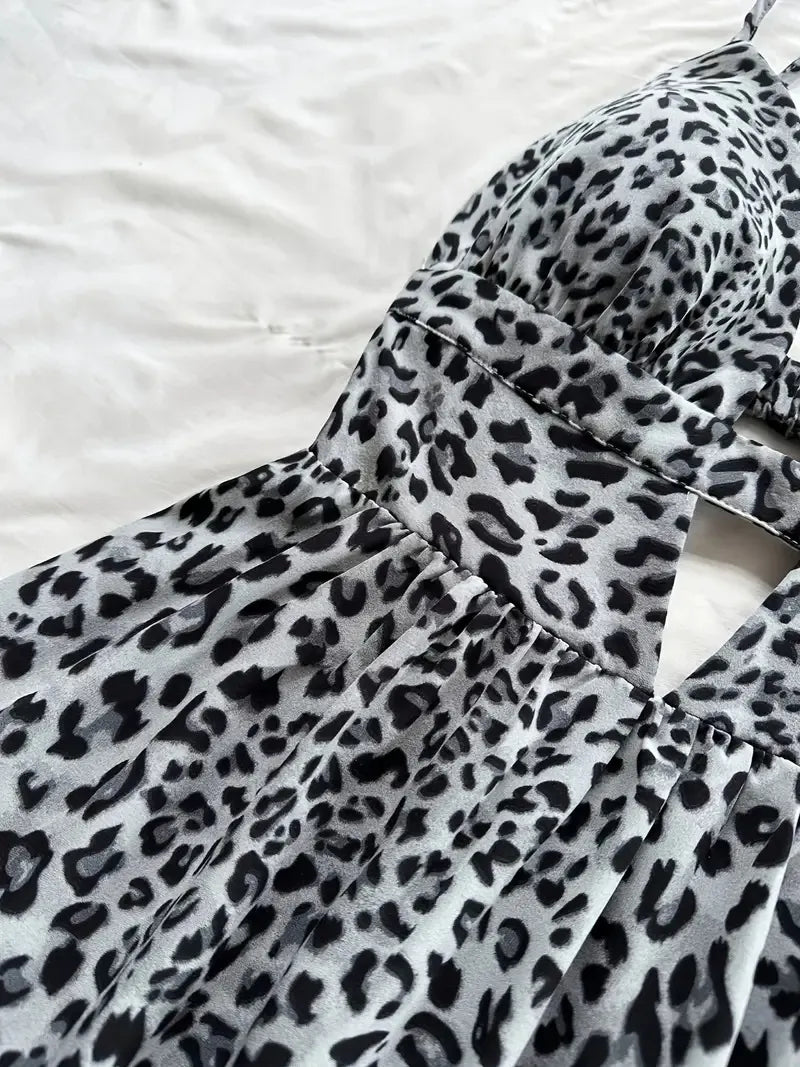 ENARA | Kort Damesjurkje Met Dierenprint & Geplooide Bandjes – Luchtig, Vrouwelijk & Perfect Voor Zomerse Outfits