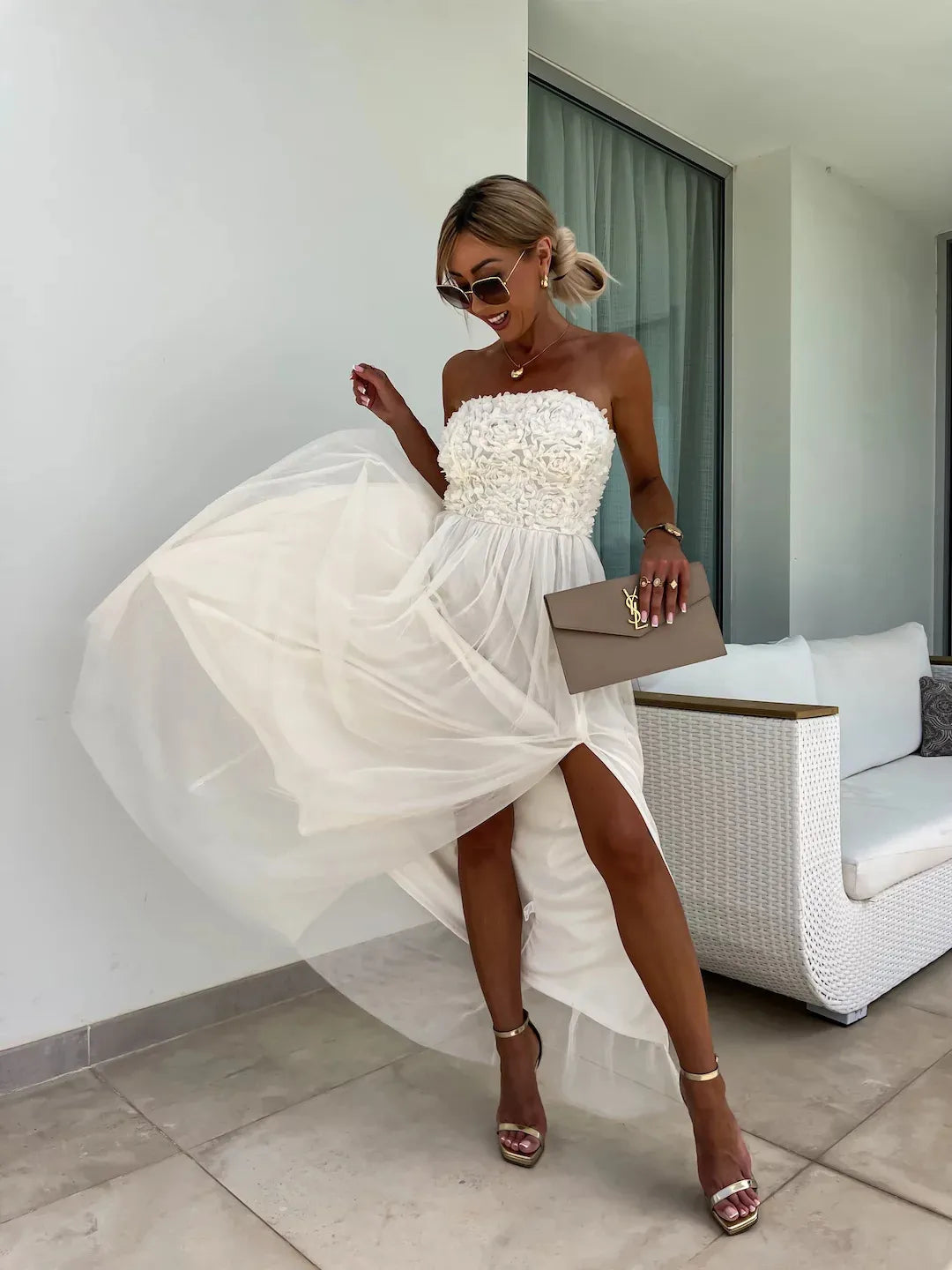 YVONNE | Strapless Maxi Jurk Met 3D Bloemenbuste En Split – Elegant, Romantisch, Vrouwelijk