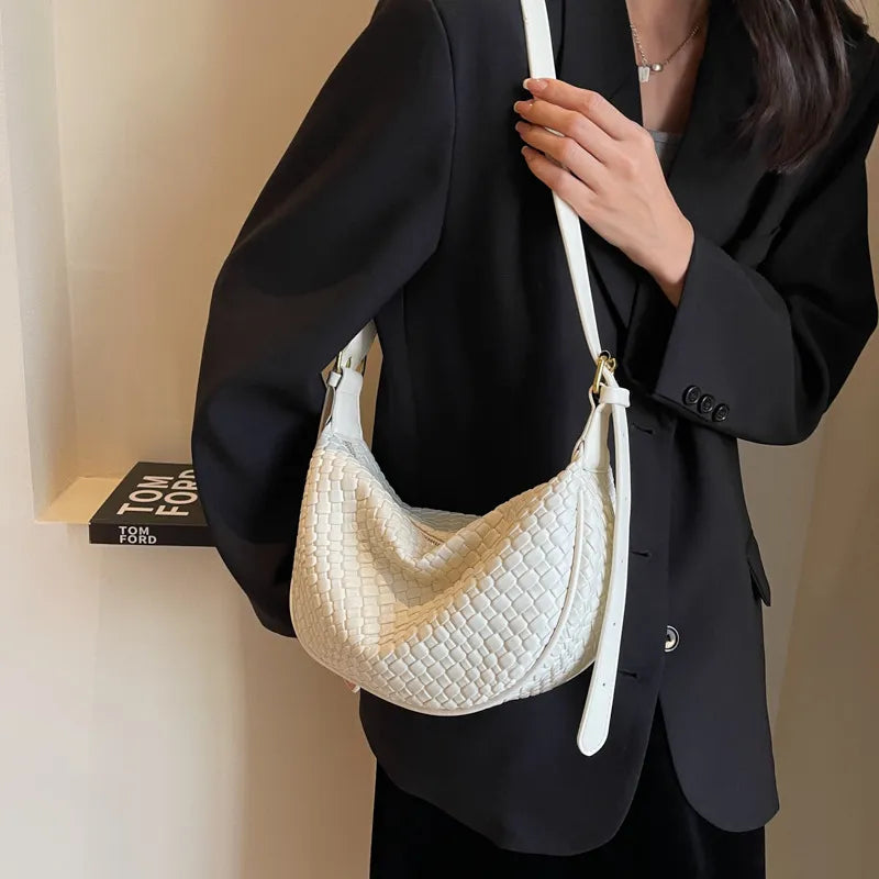 KRISTIEN | Halve Maan Vormige Tas Voor Dames Met Gevlochten Patroon - Stijlvol & Elegant