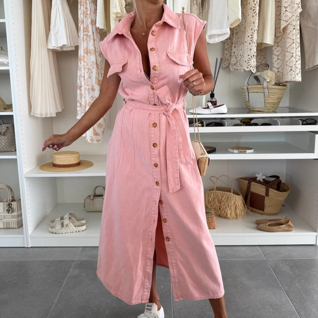 ESTELLE | Mouwloze Denim Midi-Jurk Met Knopen En Riem – Stoer, Vrouwelijk, Veelzijdig