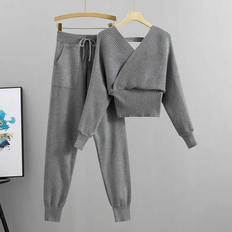 ILONA | Gebreide Joggerset Voor Dames Met Gekruiste Damestrui – Flatterend, Comfortabel & Casual-Chic Voor Elke Dag