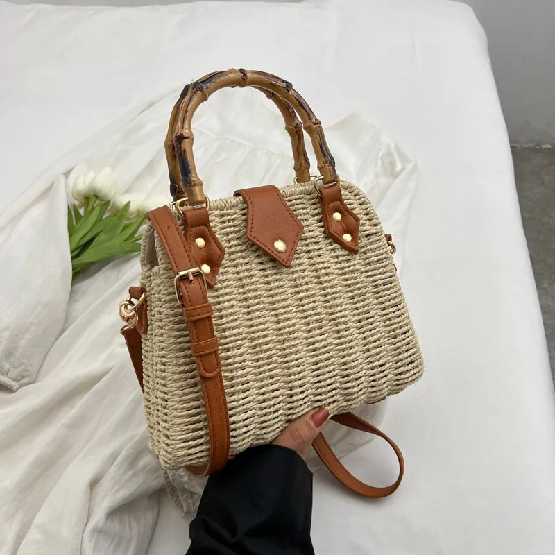 LINA | Gevlochten Dames Handtas Met Bamboe Handvatten En Cognackleurige Details