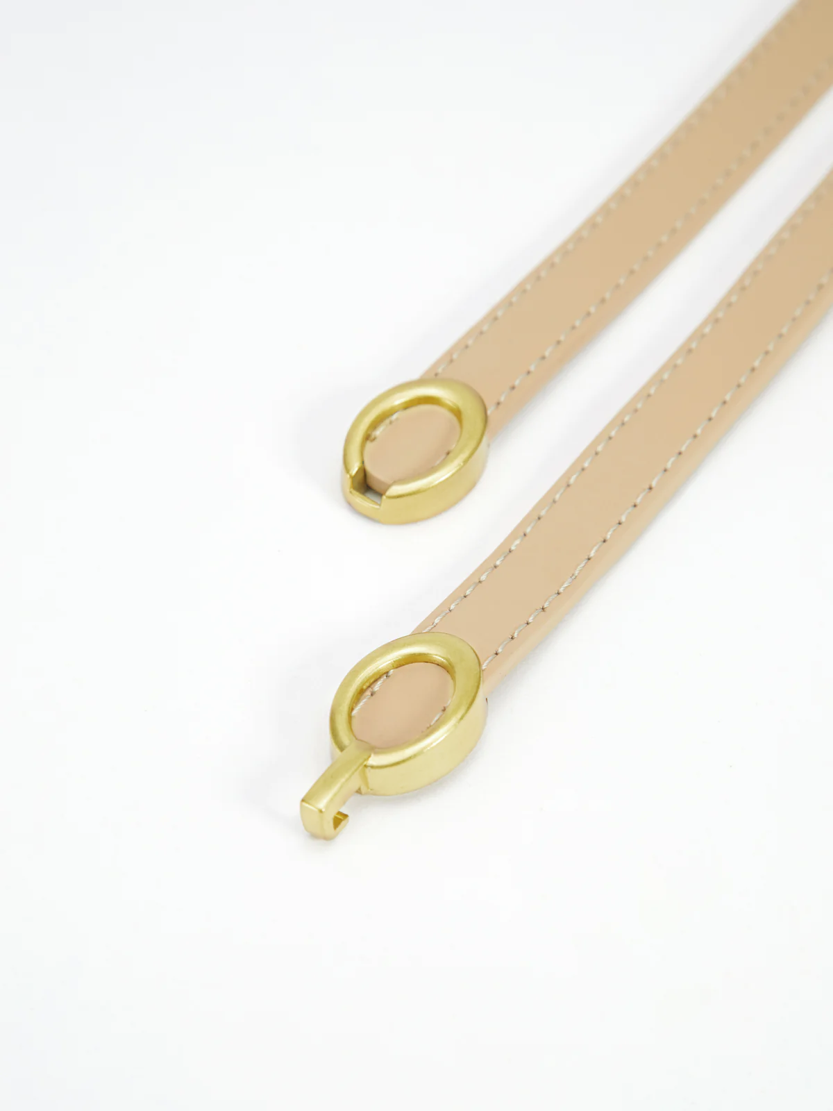 SOFIE | Smalle Leren Damesriem Met Gouden Ringengesp – Stijlvol, Elegant & Verstelbaar