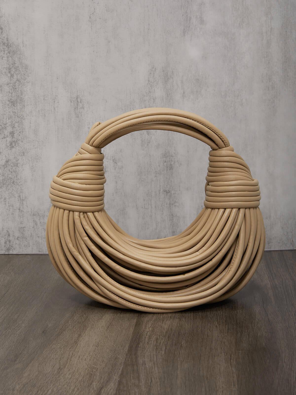 CAMILA | Double Knot Tote Bag in Abrikoos – Met Verborgen Rits, Sculpturale elegantie in een zachte lederen vorm