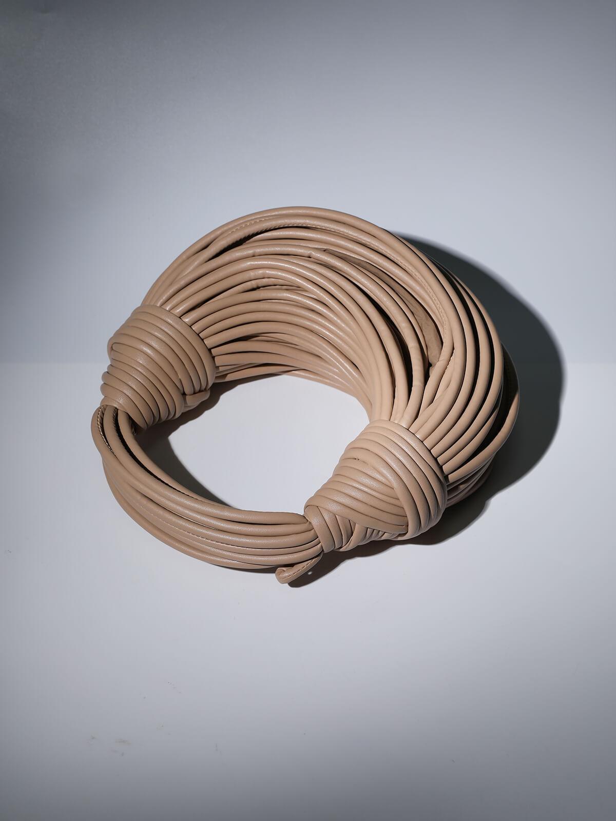 CAMILA | Double Knot Tote Bag in Abrikoos – Met Verborgen Rits, Sculpturale elegantie in een zachte lederen vorm