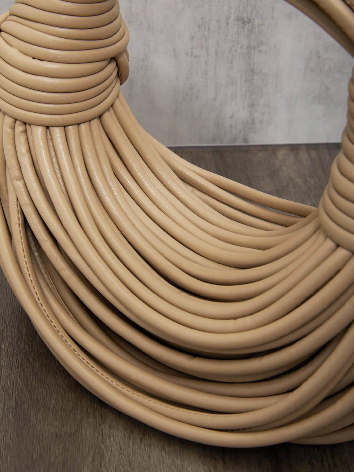 CAMILA | Double Knot Tote Bag in Abrikoos – Met Verborgen Rits, Sculpturale elegantie in een zachte lederen vorm