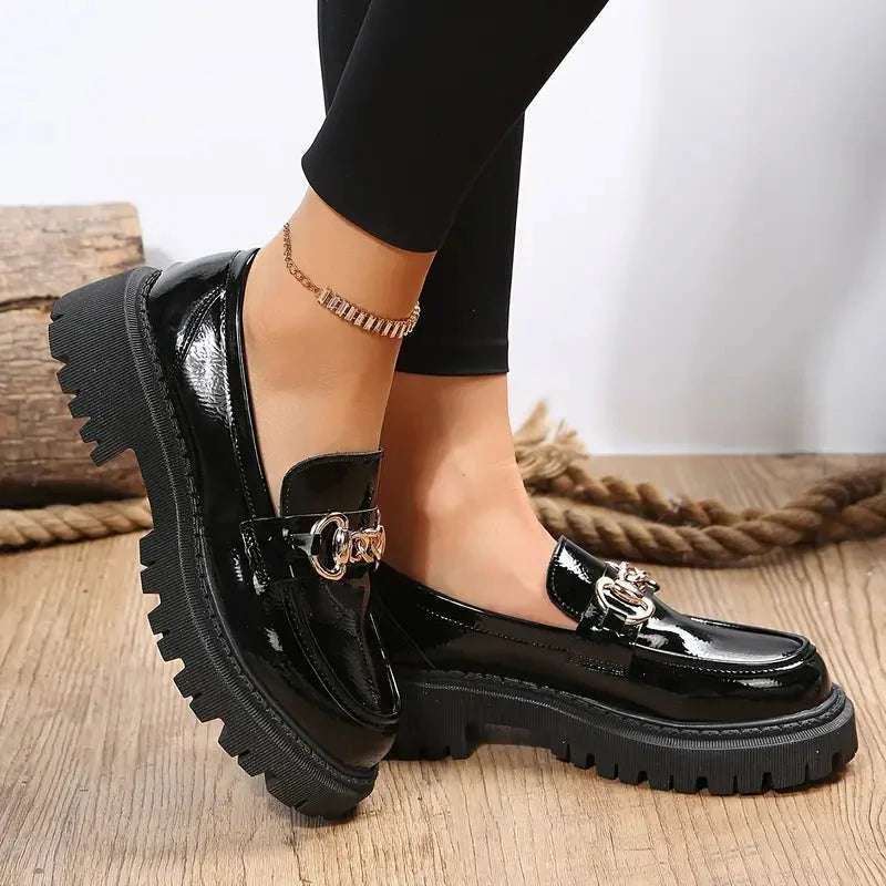 FAE | Comfortabele Zwarte Chunky Loafers Voor Dames Met Gouden Detail - Stevig & Modieus