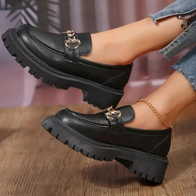 FAE | Comfortabele Zwarte Chunky Loafers Voor Dames Met Gouden Detail - Stevig & Modieus