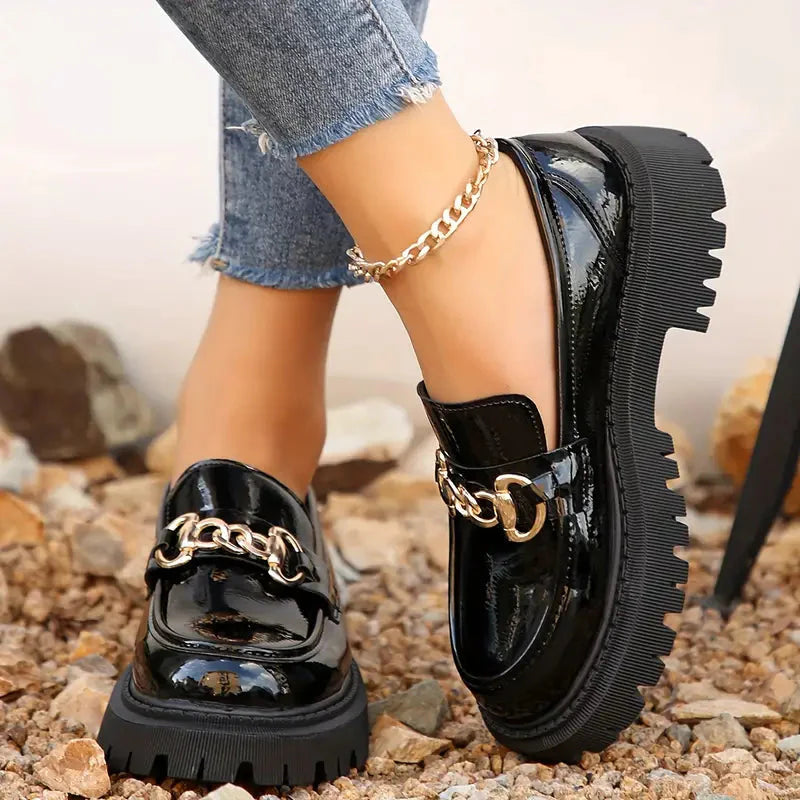 FAE | Comfortabele Zwarte Chunky Loafers Voor Dames Met Gouden Detail - Stevig & Modieus