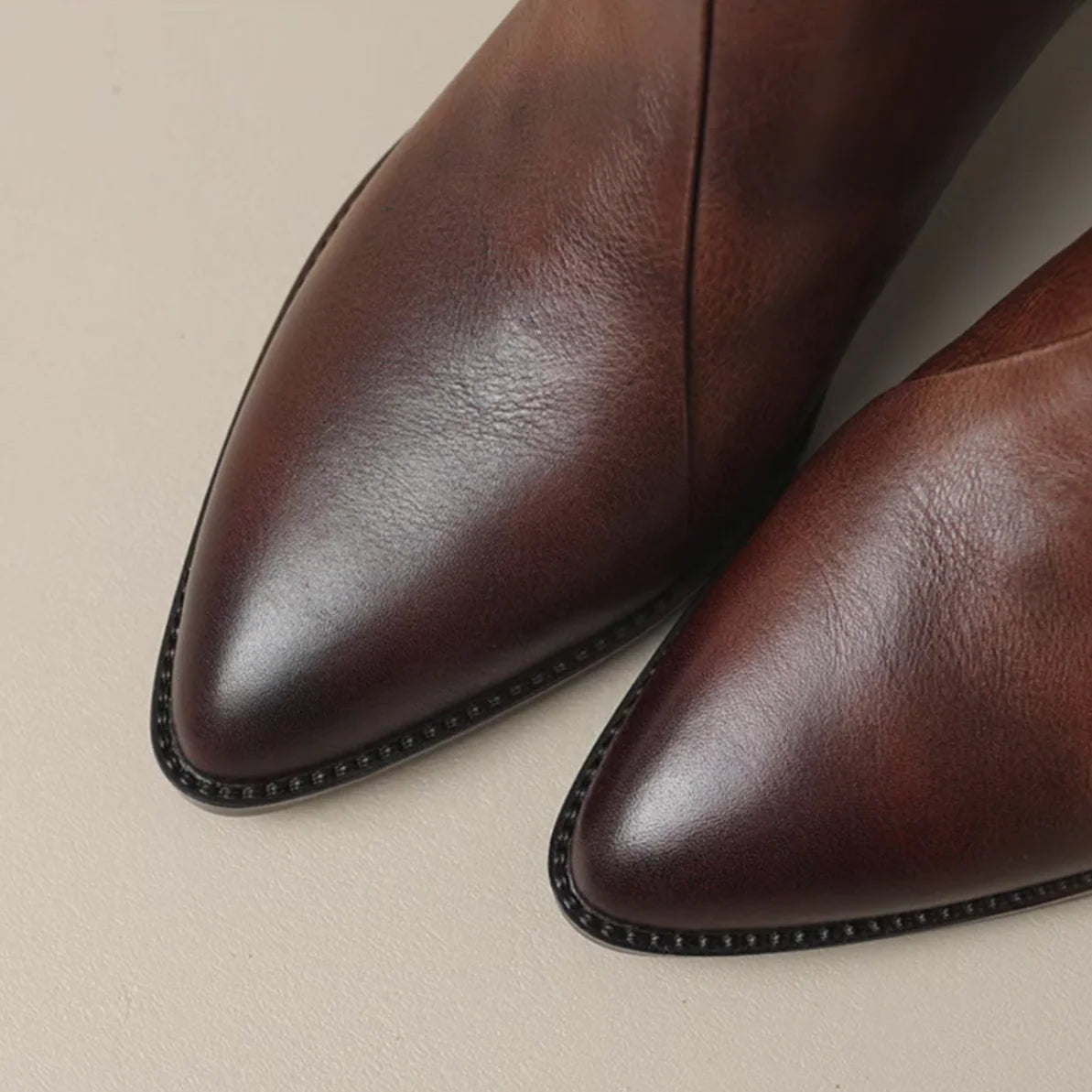 Dames Enkellaarsjes van Leer Met Rits & Blokhak – Elegant, Comfortabel & Stabiel