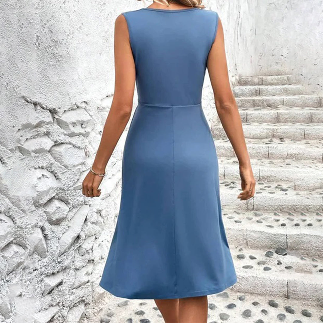 ELINORA | Mouwloze Zomerjurk Met Wikkelhals & Ruches – Licht, Vrouwelijk & Perfect Voor Warme Dagen